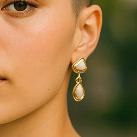 Ivana Trump Pearl earrings. Clip ons - Picture 1 of 5